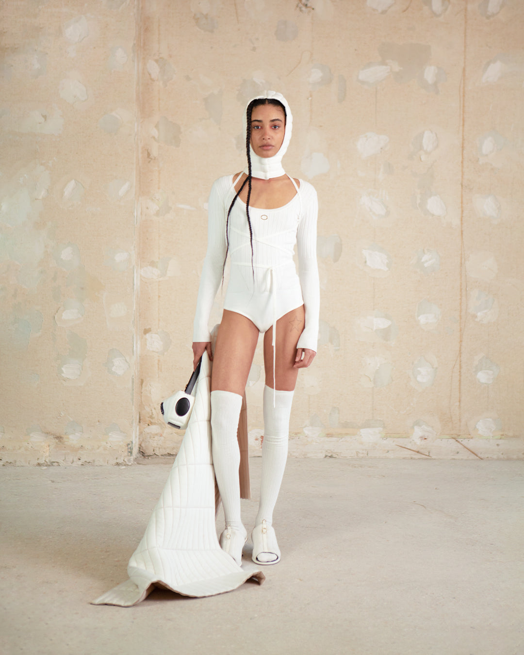 lookbook white amca oval body long sleeves